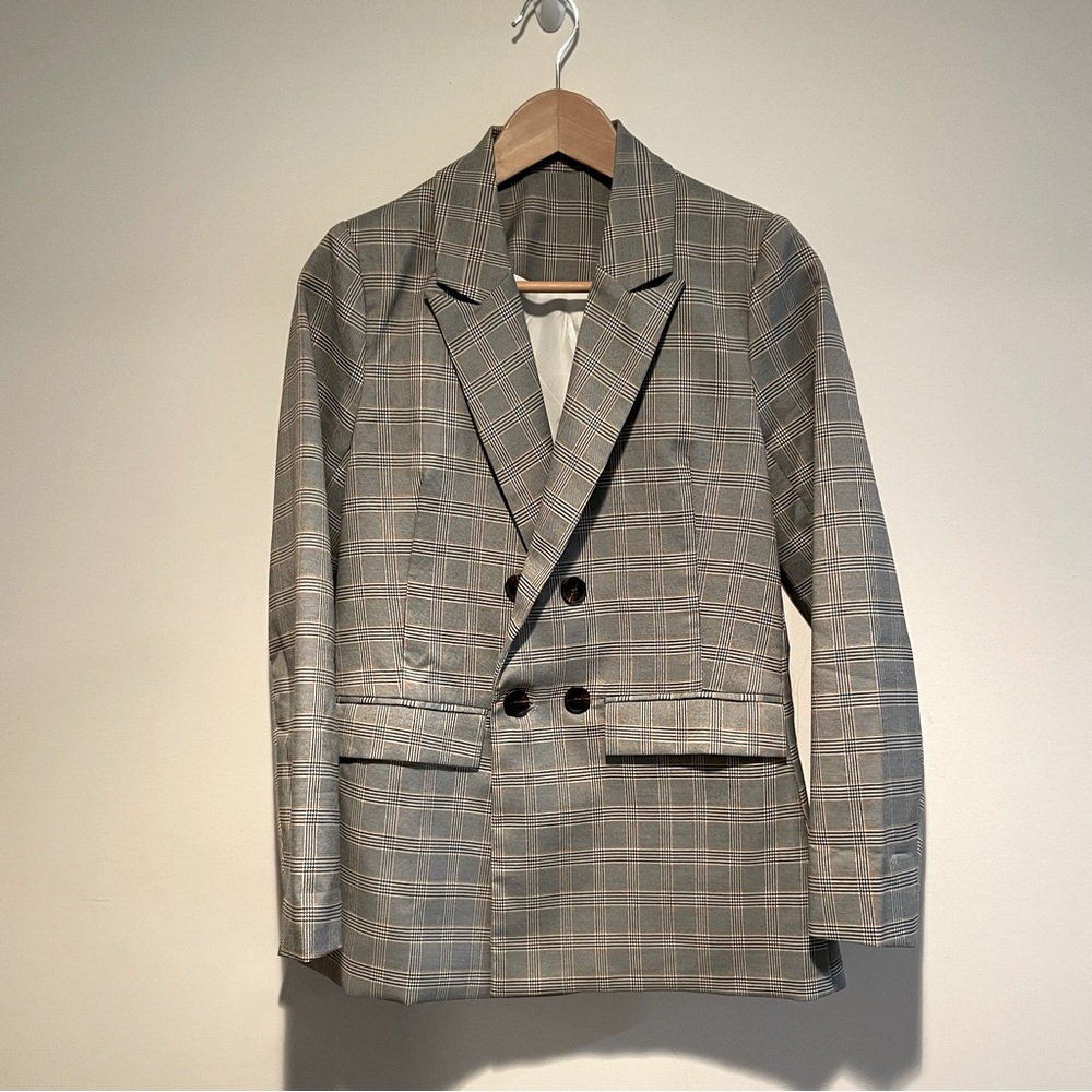 Women’s blazer, double breasted 2 front pockets, grey plaid size small, lined.